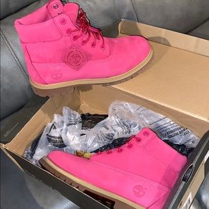 BRAND NEW PINK TIMBERLANDS !